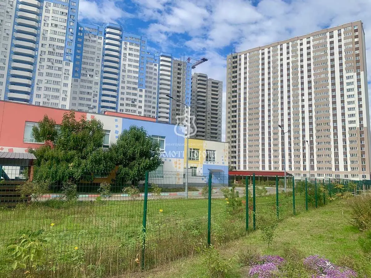 Фото Selling a 3-room apartment, 76.6 sq.m., Dokivska Street  Kotsiubynske, price: 74000 USD, code 9111