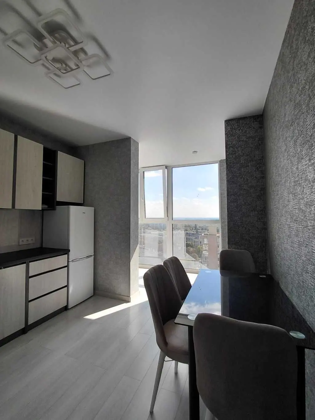 Фото Selling a 1-room apartment, 44 sq.m., Rivnenska Street 4 Lutsk, price: 68000 USD, code 9121