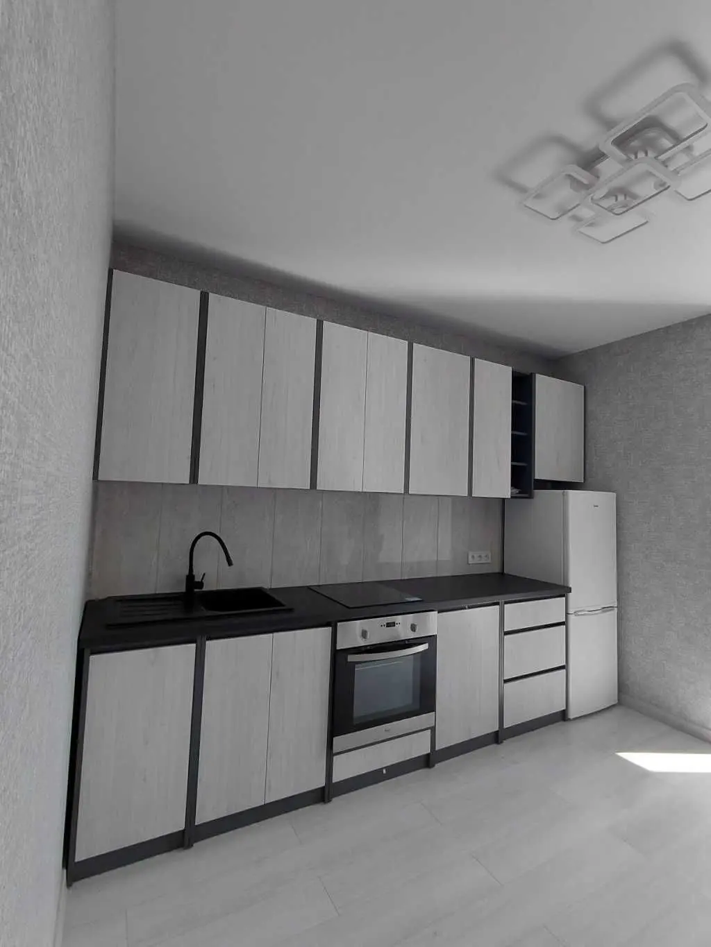 Фото Selling a 1-room apartment, 44 sq.m., Rivnenska Street 4 Lutsk, price: 68000 USD, code 9121