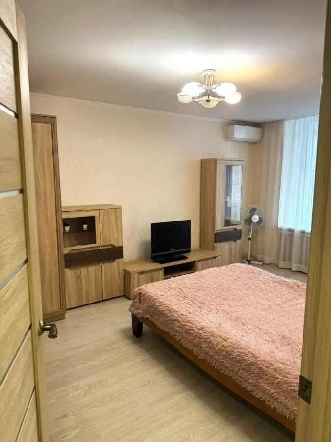 Фото Зняти 1 кімнатну квартиру, Митрополита Андрея Шептицького вул. (Анатолія Луначарського) 7 Київ в довгострокову оренду, ціна: 14000 UAH, код 9122
