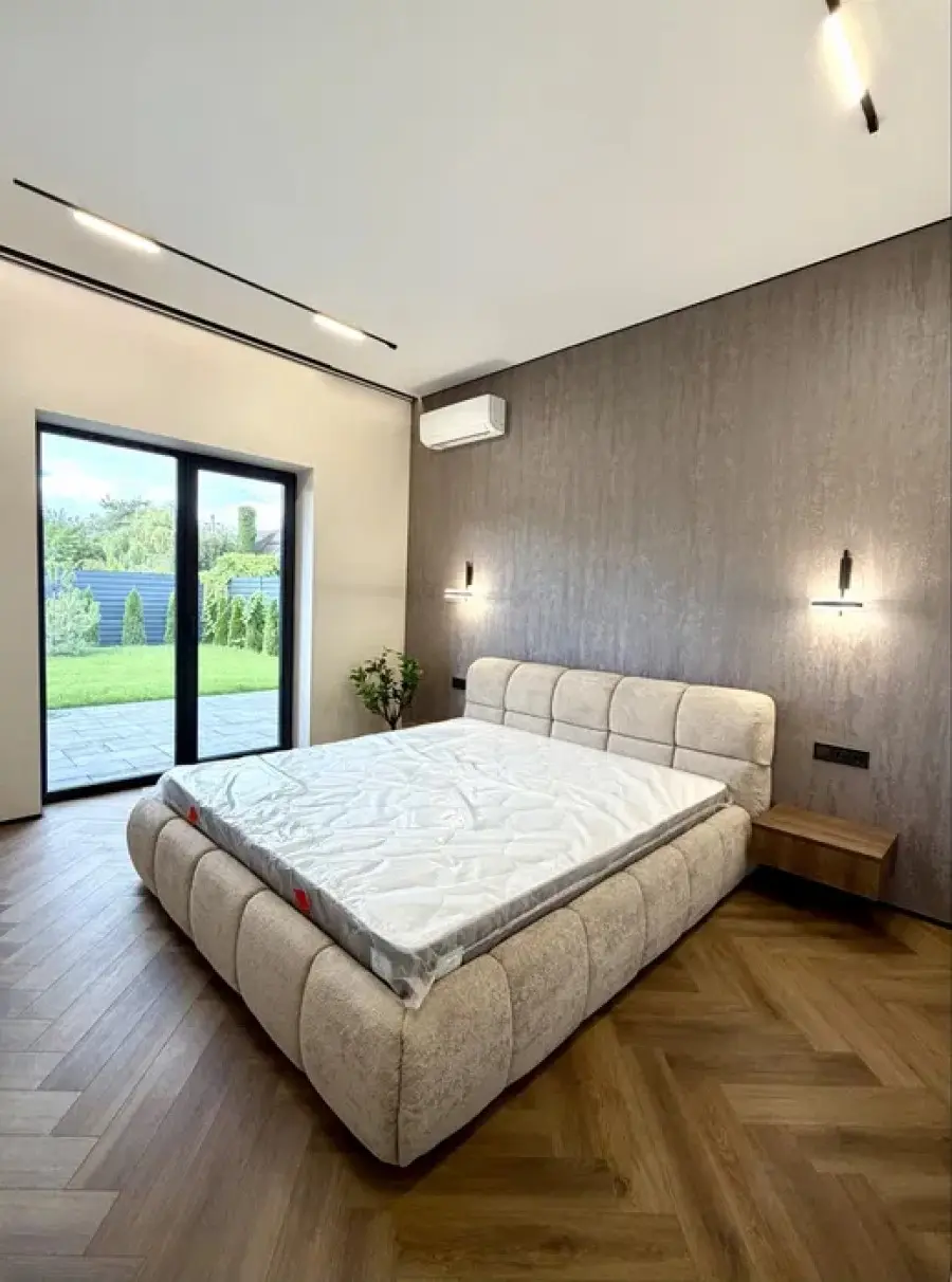 Фото Продаю будинок, 150 кв. м, Центральна вул.  Київ, ціна: 200000 $, код 9128