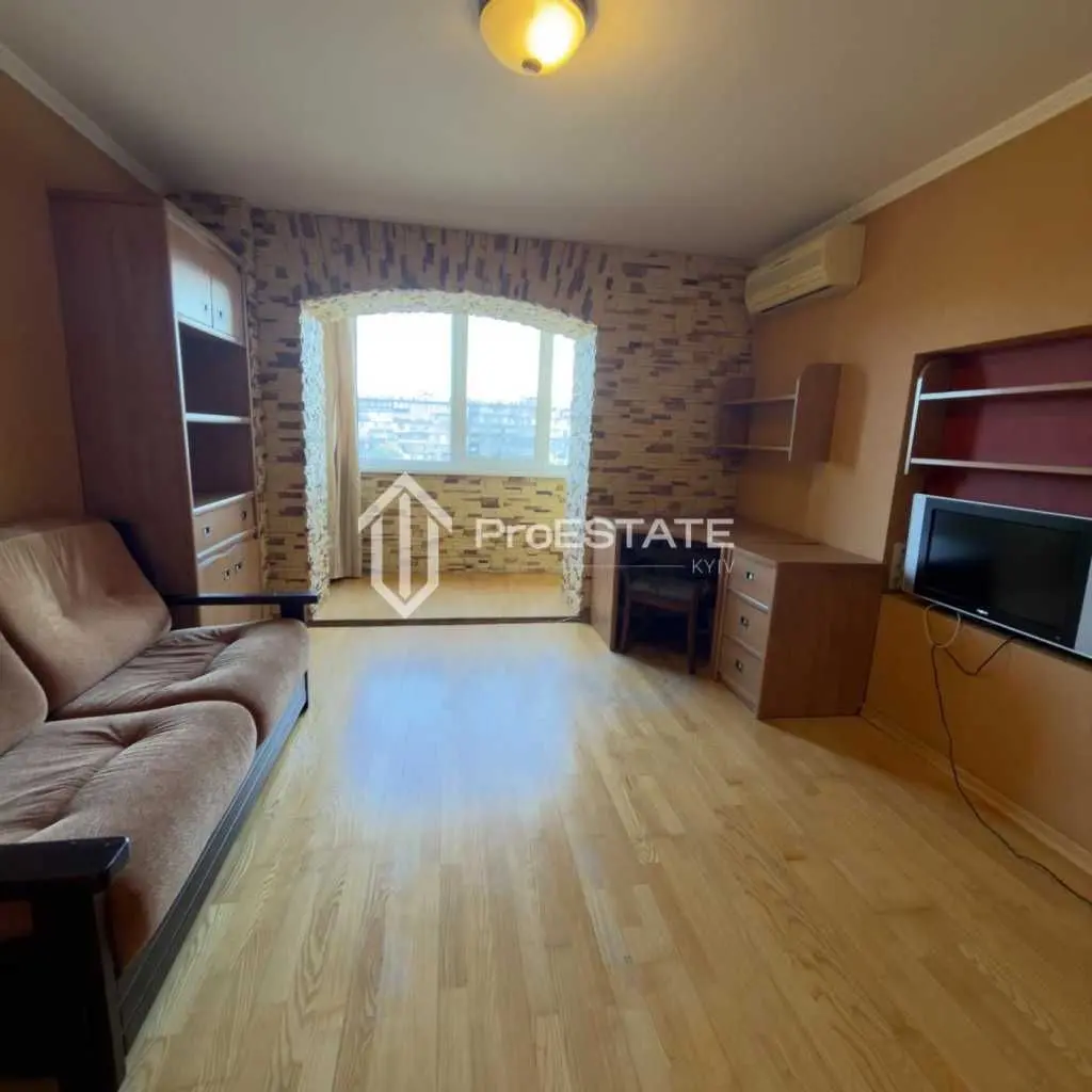 Фото Продаю 2-комнатную квартиру, 65 кв. м, Братиславская ул. 7 Киев, цена: 78000 USD, код 9129