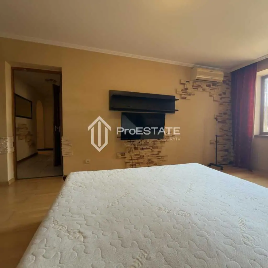 Фото Продаю 2-комнатную квартиру, 65 кв. м, Братиславская ул. 7 Киев, цена: 78000 USD, код 9129
