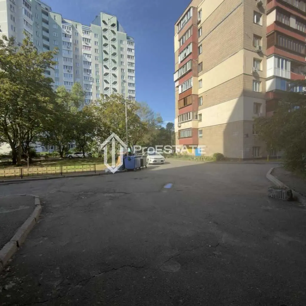 Фото Продаю 2-комнатную квартиру, 65 кв. м, Братиславская ул. 7 Киев, цена: 78000 USD, код 9129