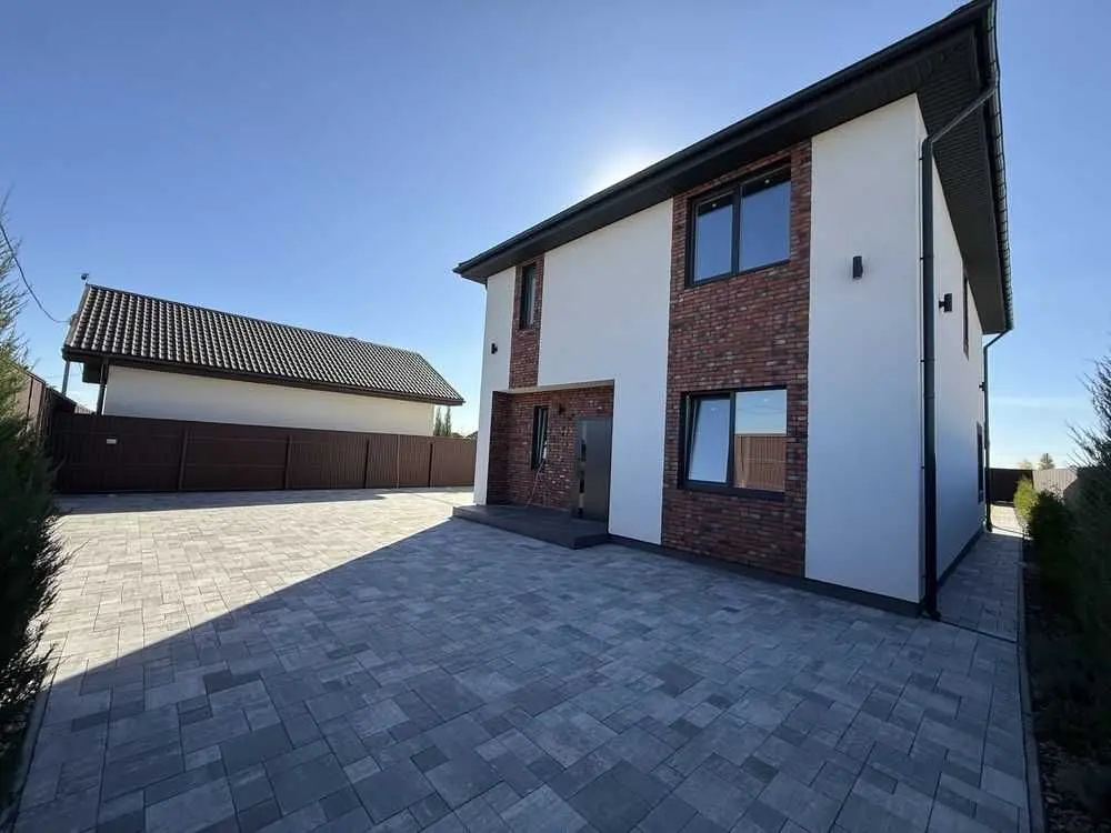 Фото Продаю будинок, 177 кв. м, Погреби, ціна: 125000 USD, код 9137