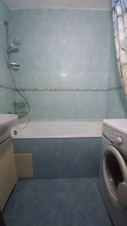 Фото Зняти 1 кімнатну квартиру, Маршала Конєва вул.  Київ в довгострокову оренду, ціна: 9999 UAH, код 9142