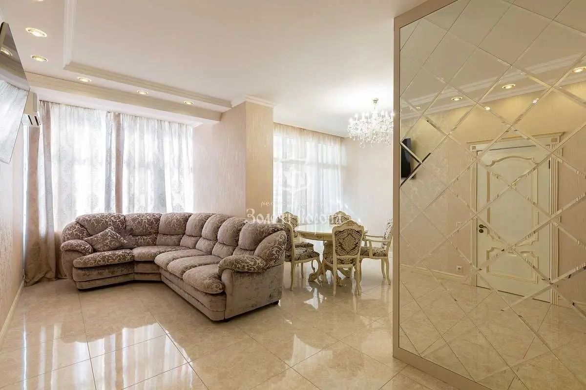 Фото Selling a 1-room apartment, 68.2 sq.m., Yevhena Konovaltsia Street (Schorsa Street) 44а Kyiv, price: 170000 USD, code 9185