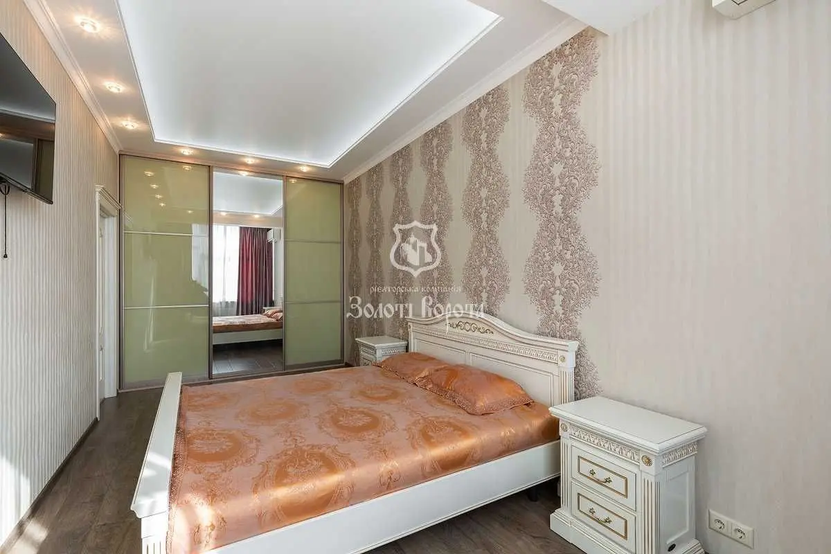 Фото Selling a 1-room apartment, 68.2 sq.m., Yevhena Konovaltsia Street (Schorsa Street) 44а Kyiv, price: 170000 USD, code 9185
