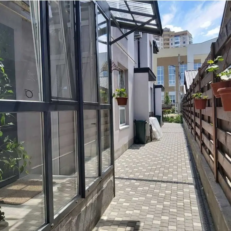 Фото Selling a 2-room apartment, 83 sq.m., Vyshneva Street  Bucha, price: 150000 USD, code 9207