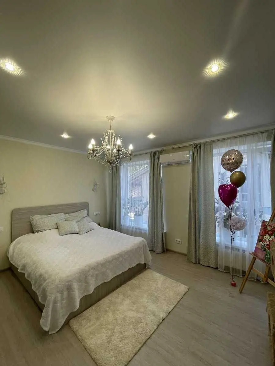 Фото Selling a 2-room apartment, 83 sq.m., Vyshneva Street  Bucha, price: 150000 USD, code 9207