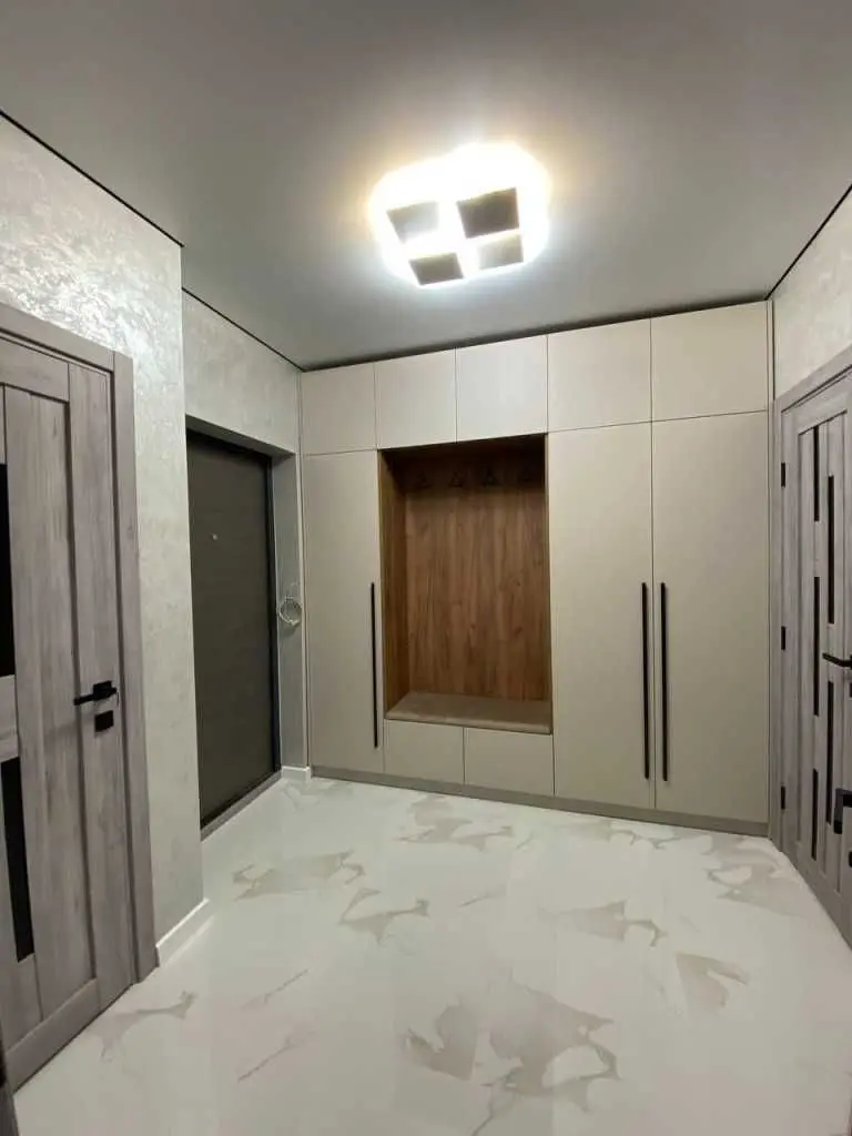 Фото Selling a 1-room apartment, 47 sq.m., 78д Ivano-Frankivsk, price: 84000 USD, code 9223