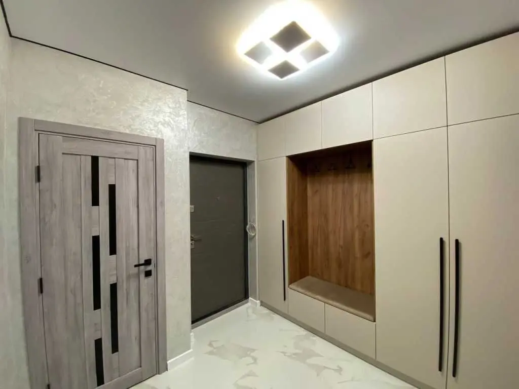 Фото Selling a 1-room apartment, 47 sq.m., 78д Ivano-Frankivsk, price: 84000 USD, code 9223