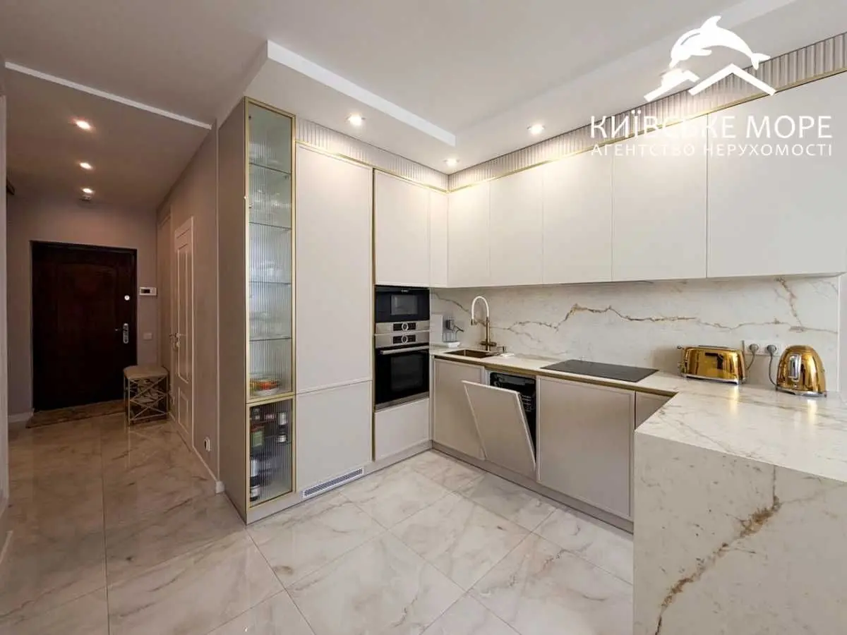 Фото Selling a 2-room apartment, 67 sq.m., Voskresenska Street  Kyiv, price: 133000 USD, code 9227