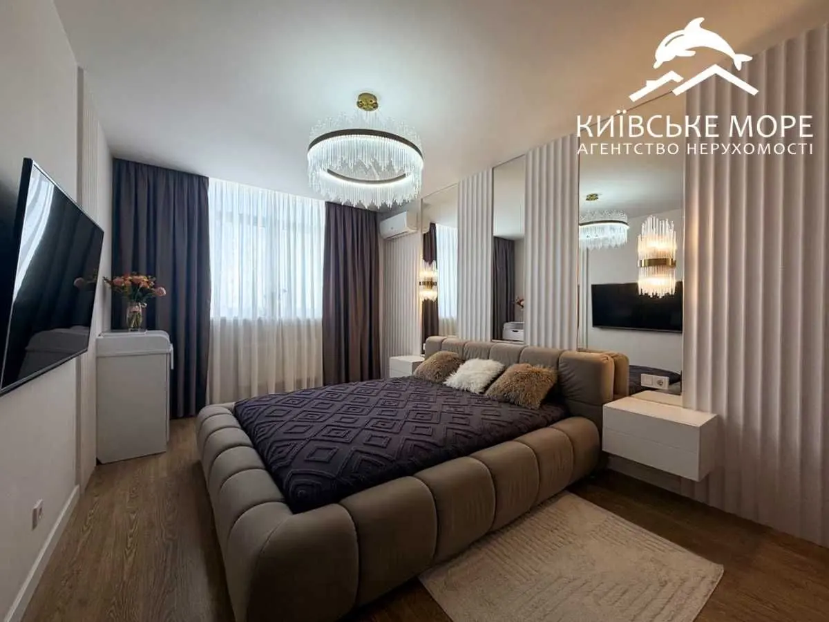 Фото Selling a 2-room apartment, 67 sq.m., Voskresenska Street  Kyiv, price: 133000 USD, code 9227