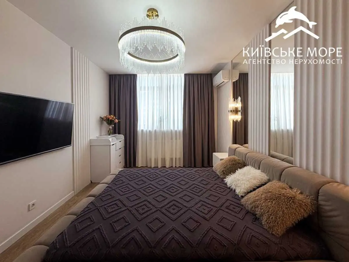 Фото Selling a 2-room apartment, 67 sq.m., Voskresenska Street  Kyiv, price: 133000 USD, code 9227