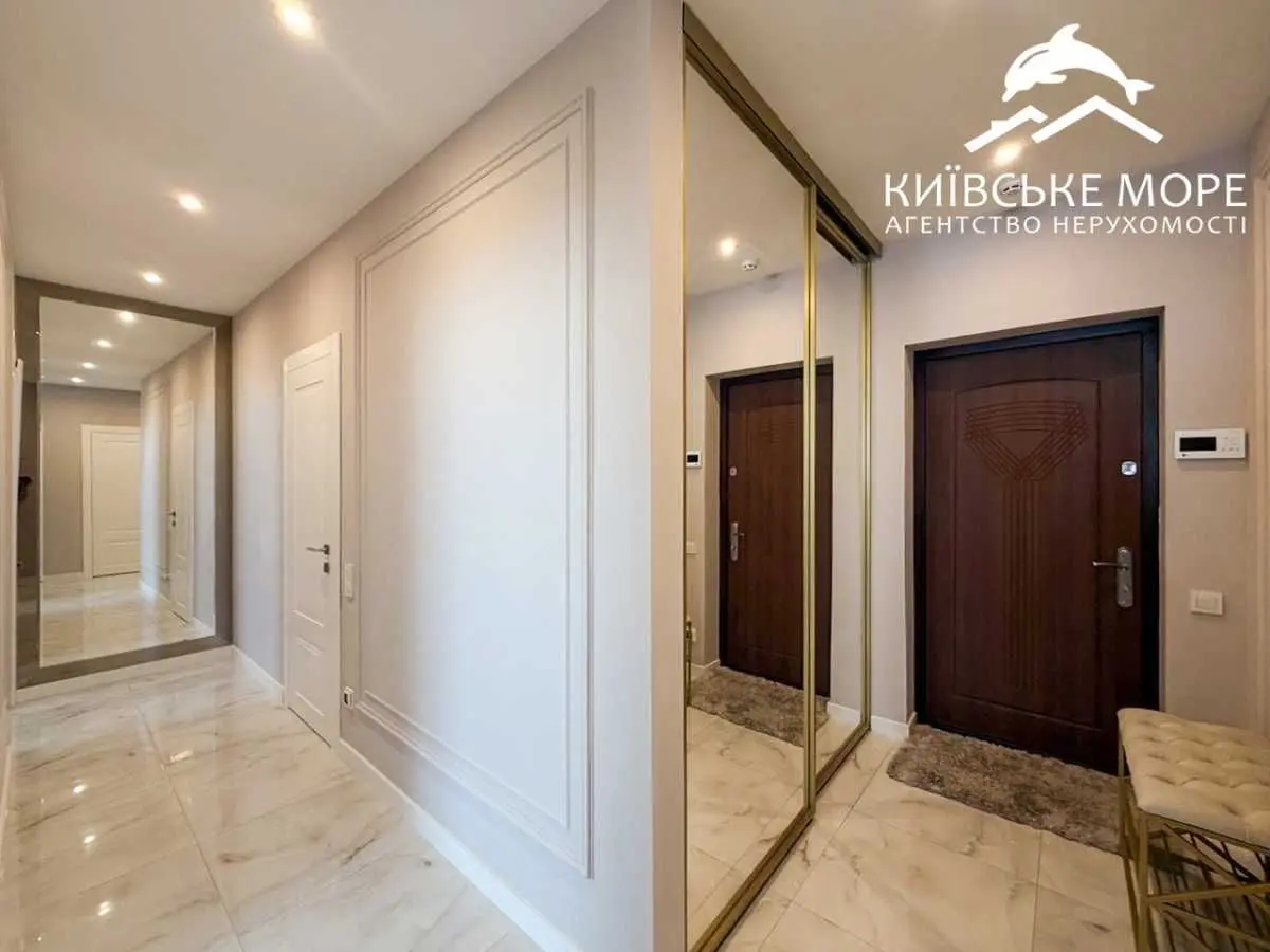 Фото Selling a 2-room apartment, 67 sq.m., Voskresenska Street  Kyiv, price: 133000 USD, code 9227