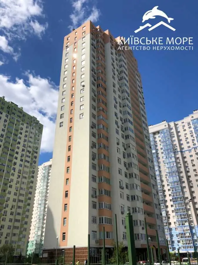 Фото Selling a 2-room apartment, 67 sq.m., Voskresenska Street  Kyiv, price: 133000 USD, code 9227