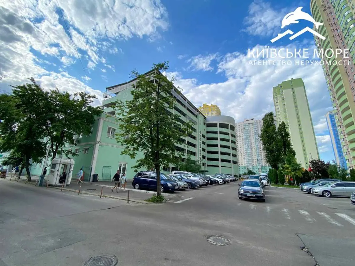 Фото Selling a 2-room apartment, 67 sq.m., Voskresenska Street  Kyiv, price: 133000 USD, code 9227