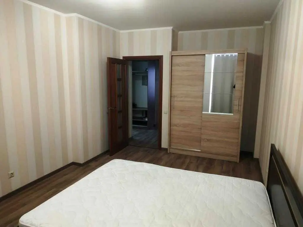 Фото Зняти 3 кімнатну квартиру, Регенераторна вул.  Київ в довгострокову оренду, ціна: 32000 UAH, код 9230