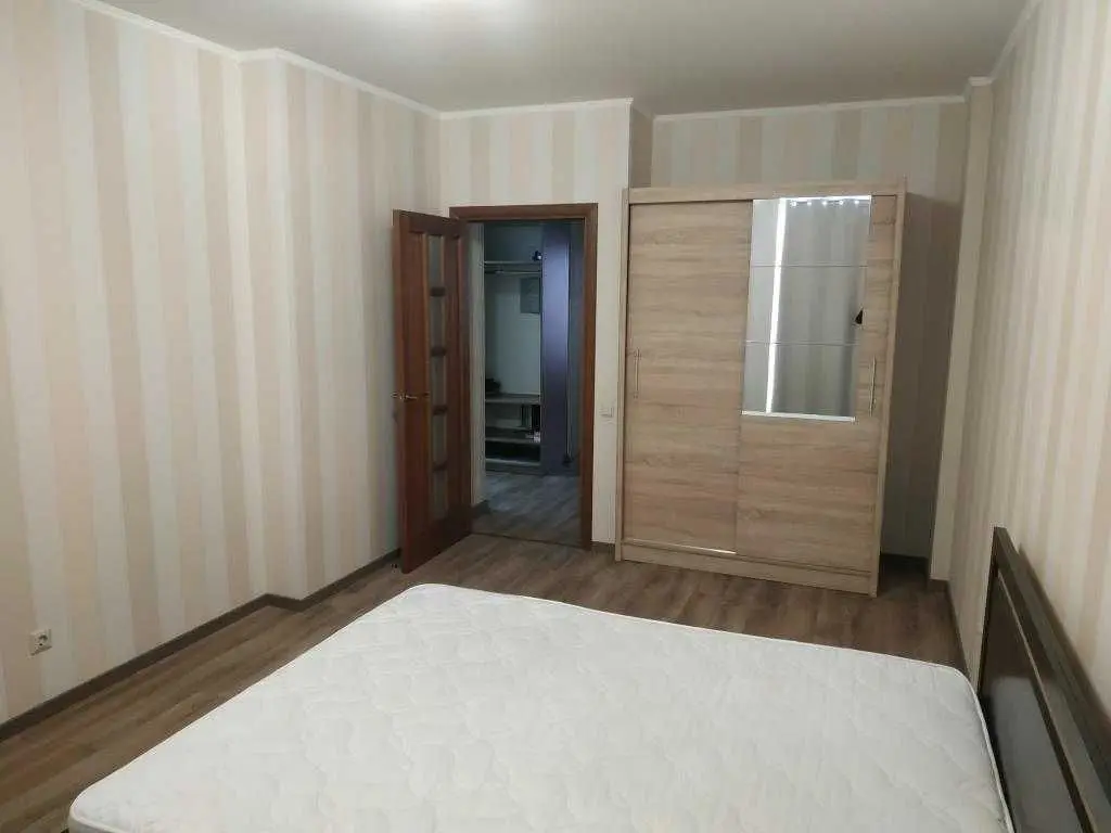 Фото Зняти 3 кімнатну квартиру, Регенераторна вул.  Київ в довгострокову оренду, ціна: 32000 UAH, код 9230