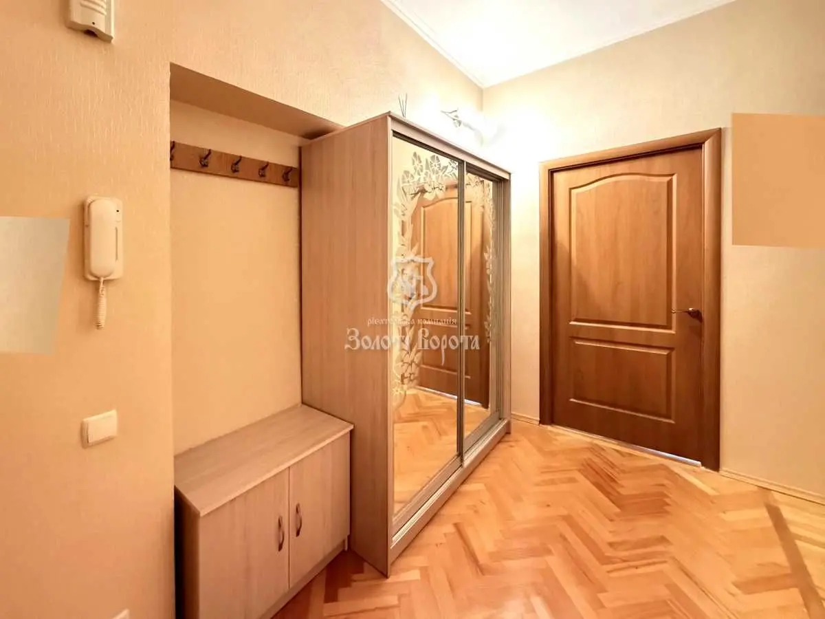 Фото Selling a 2-room apartment, 59.8 sq.m., Instytutska Street 22/7 Kyiv, price: 168000 USD, code 9234