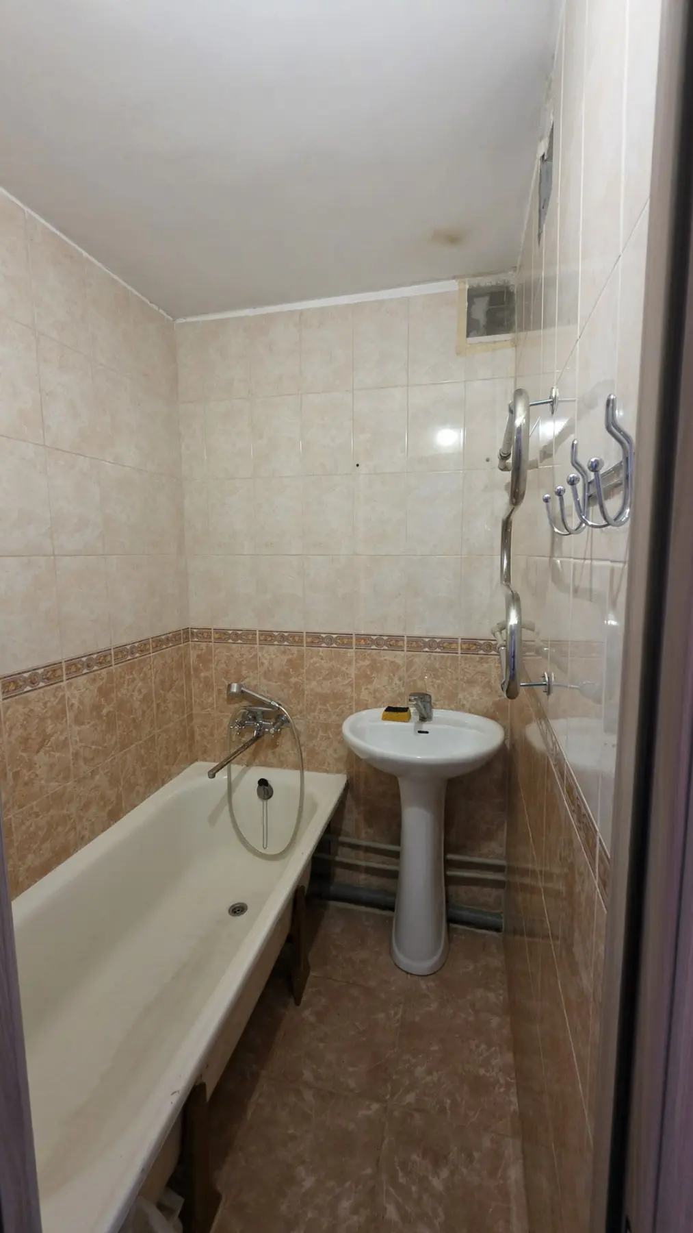 Фото Selling a 1-room apartment, 37 sq.m., Industrialyi Avenue (Frunze Avenue) 55а Kharkiv, price: 28000 $, code 9256