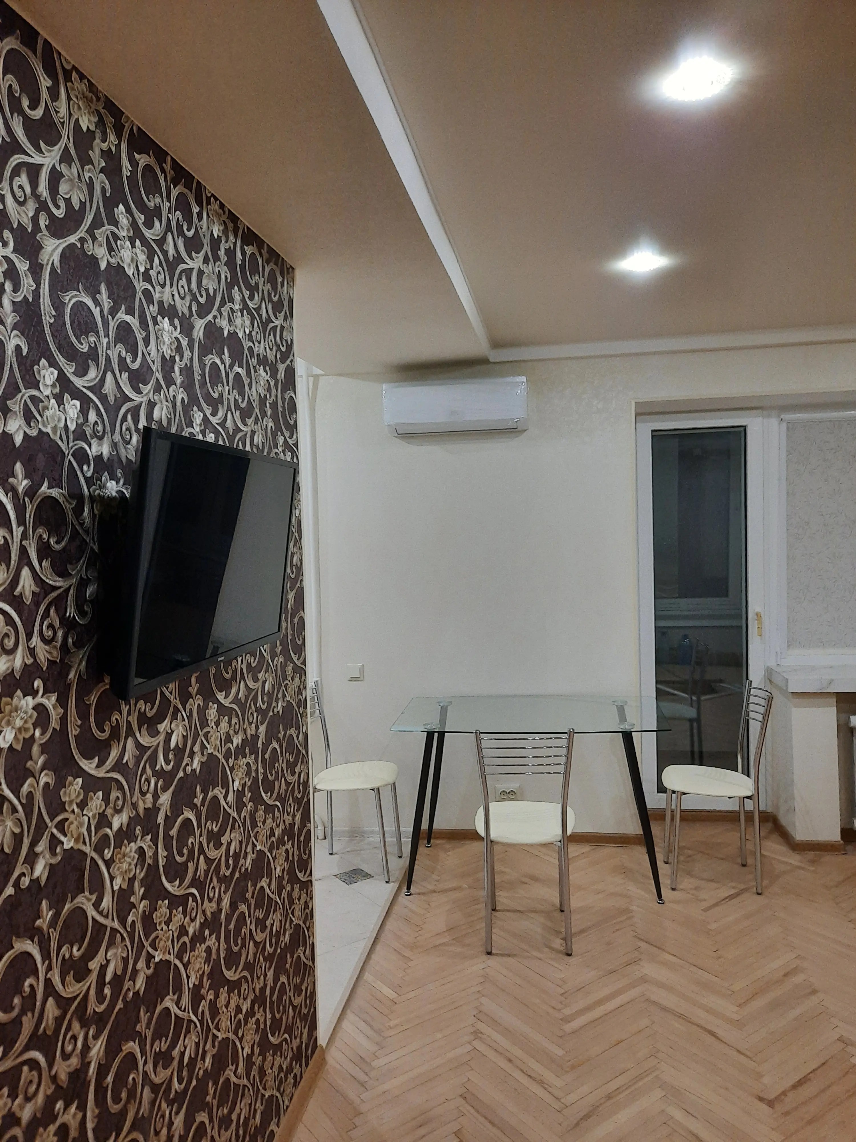 Фото Зняти 3 кімнатну квартиру, Кубанської України вул. (Маршала Жукова) 25/21 Київ в довгострокову оренду, ціна: 18000 UAH, код 9258