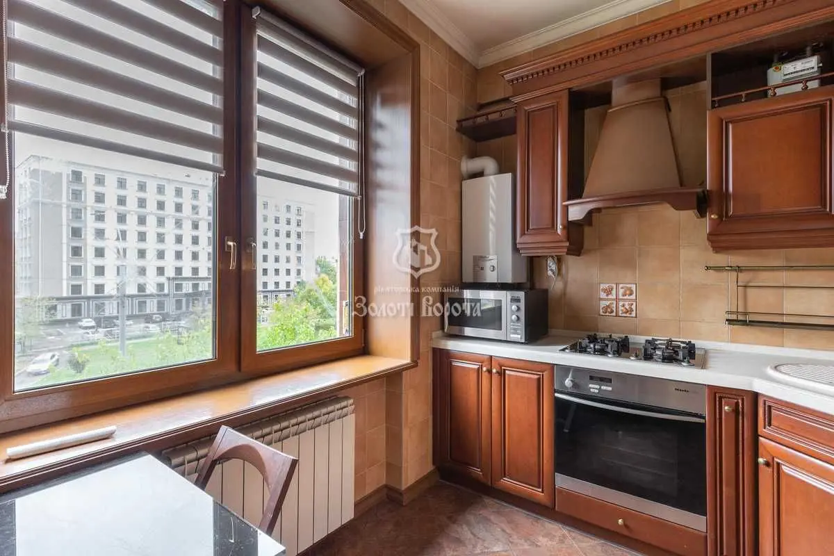 Фото Продаю 3 кімнатну квартиру, 75.3 кв. м, Миколи Міхновського бульв. (Дружби Народів) 20 Київ, ціна: 143000 USD, код 9316