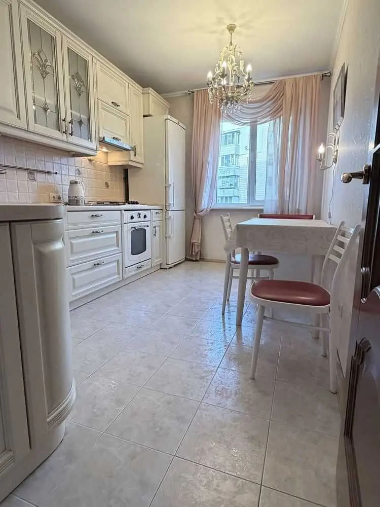 Фото Rent a 3-room apartment, Vyshhorodska Street  Kyiv for long-term rent, price: 18000 UAH, code 9334