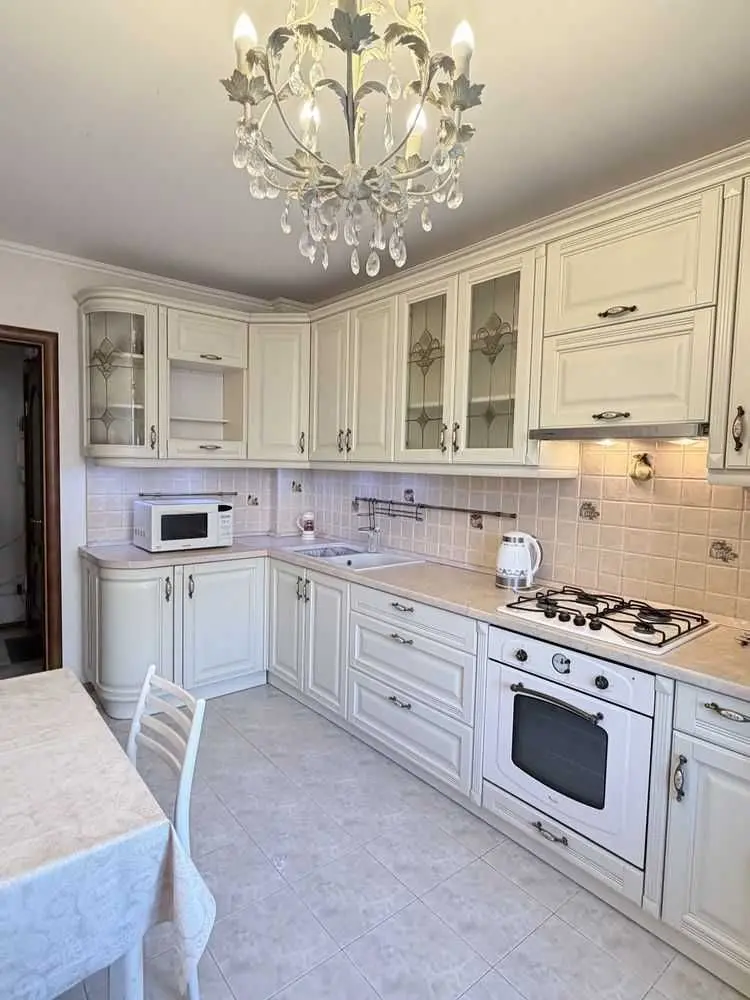 Фото Rent a 3-room apartment, Vyshhorodska Street  Kyiv for long-term rent, price: 18000 UAH, code 9334