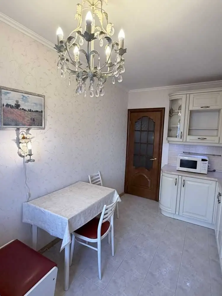 Фото Rent a 3-room apartment, Vyshhorodska Street  Kyiv for long-term rent, price: 18000 UAH, code 9334