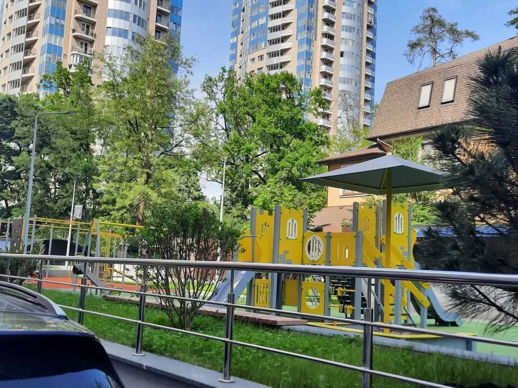 Фото Продаю 1 кімнатну квартиру, 46.4 кв. м, Живописна вул.  Київ, ціна: 88000 USD, код 9345