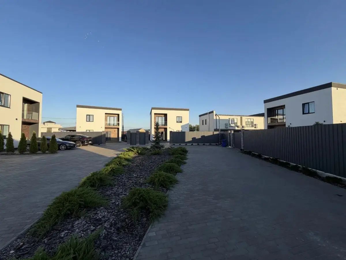 Фото Продаю дом, 130 кв. м, Центральная ул.  Киев, цена: 245000 $, код 9348