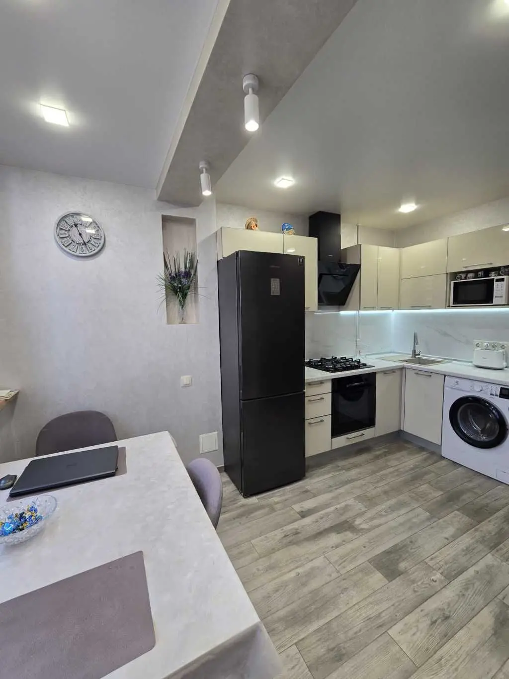 Фото Selling a 1-room apartment, 40 sq.m., Bryhadnyi Entrance  Kharkiv, price: 2017703 UAH, code 9355