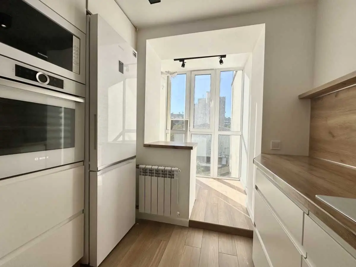 Фото Selling a 4-room apartment, 90 sq.m., Sviatoshynska Street 4 Kyiv, price: 140000 USD, code 9361