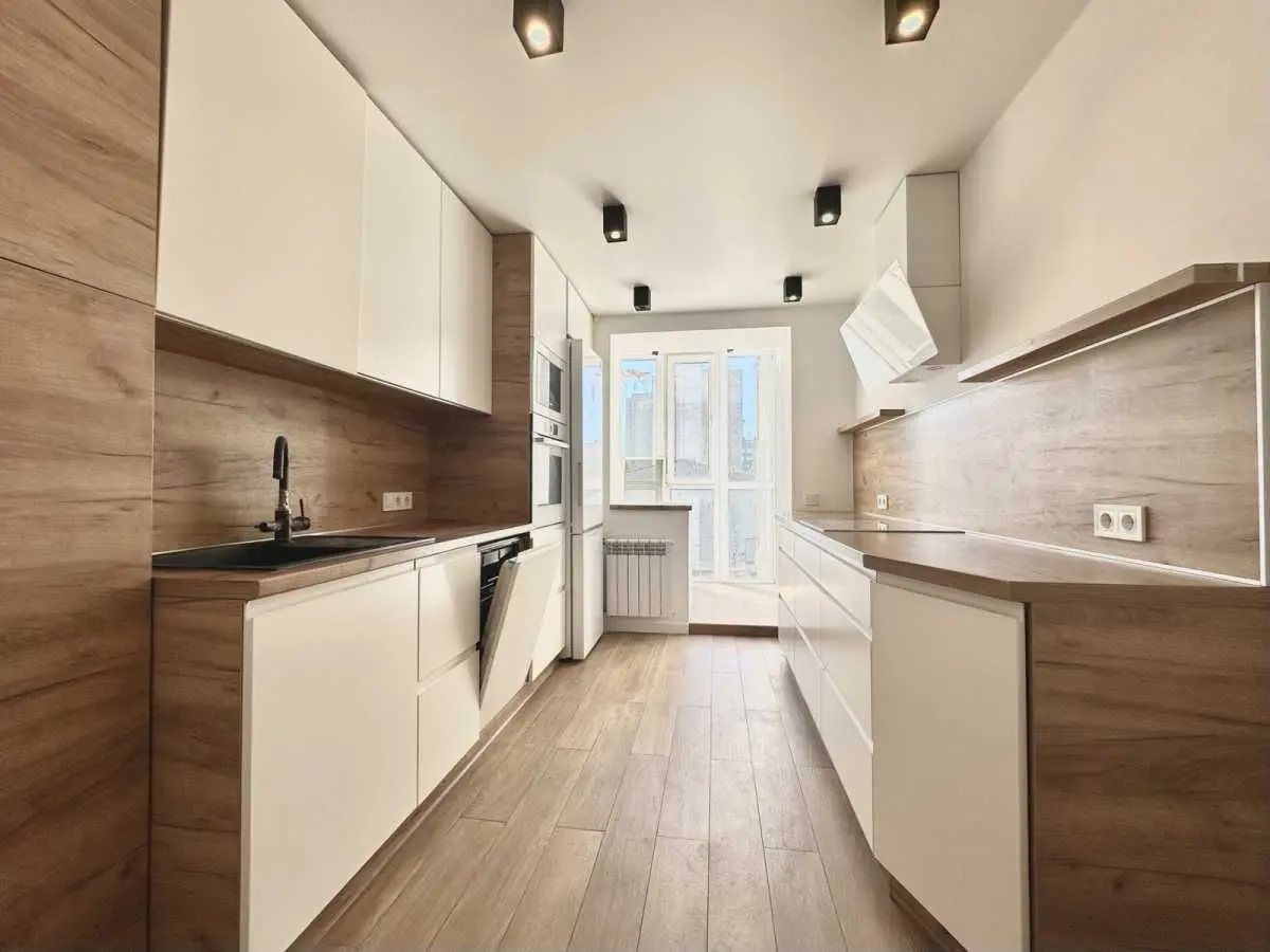 Фото Selling a 4-room apartment, 90 sq.m., Sviatoshynska Street 4 Kyiv, price: 140000 USD, code 9361