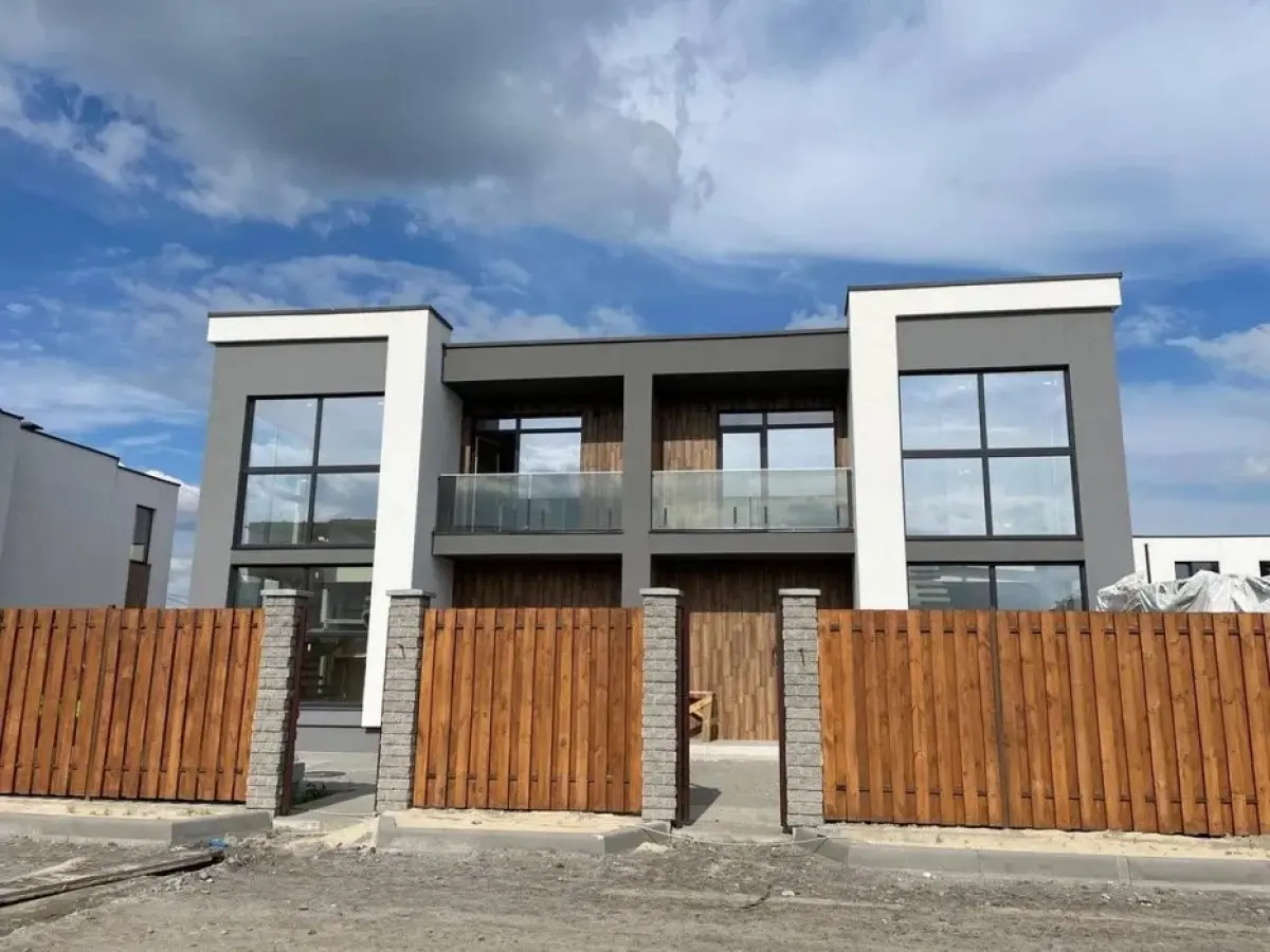 Фото Продаю будинок, 135 кв. м, Центральна вул.  Київ, ціна: 130000 $, код 9370