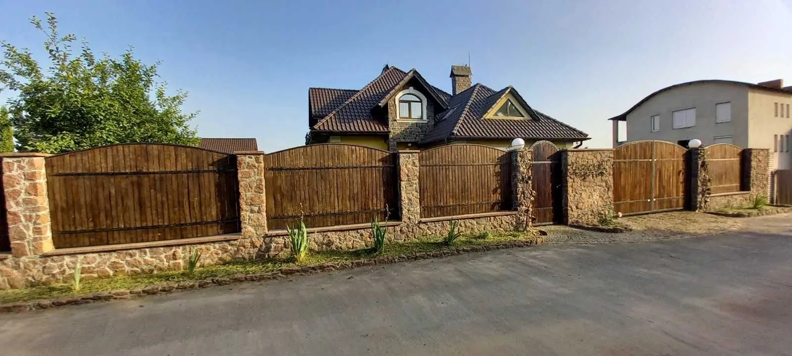 Фото Продаю будинок, 310 кв. м, Романків, ціна: 450000 USD, код 9384