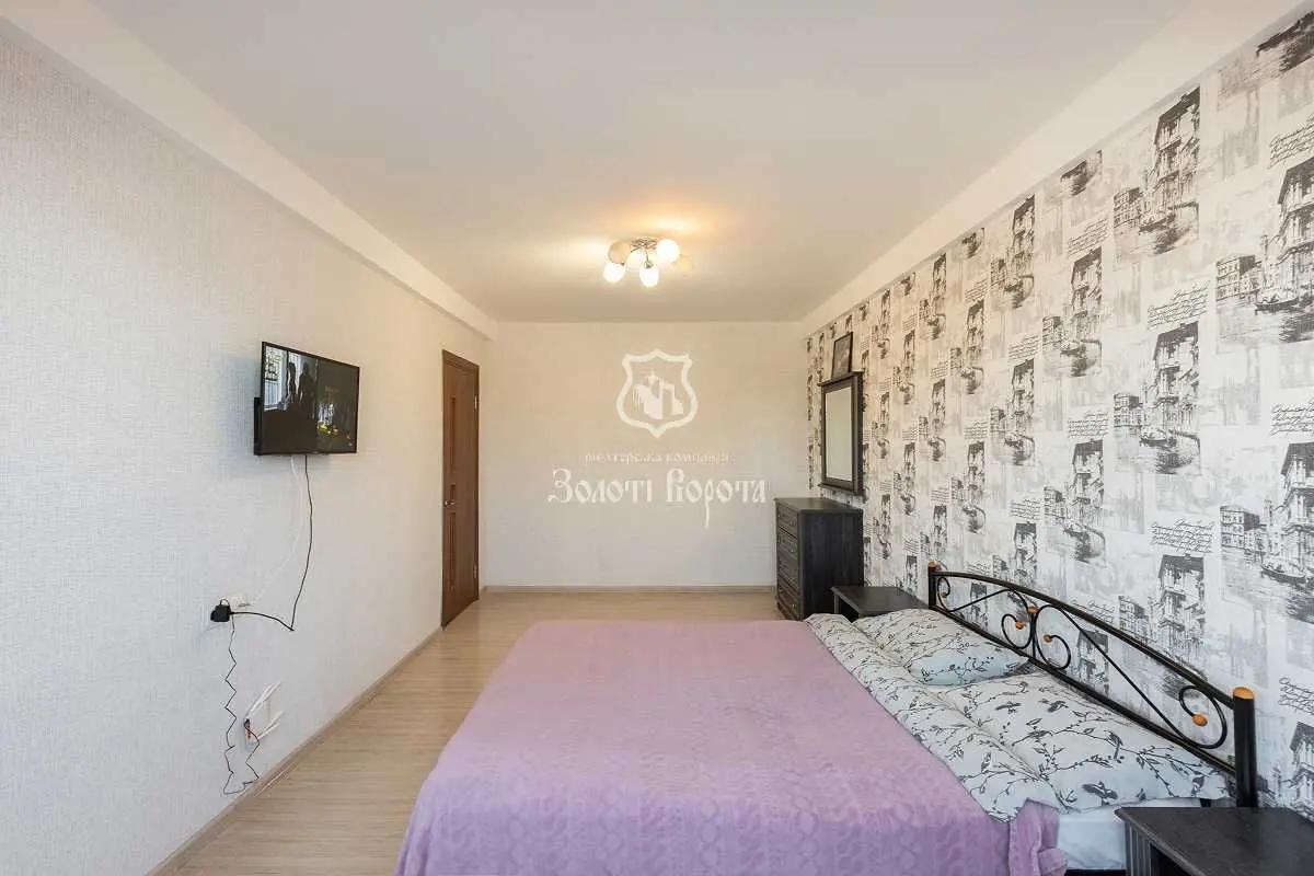 Фото Selling a 1-room apartment, 32 sq.m., Litovskyi Ave (Minskyi Avenue)  Kyiv, price: 39000 USD, code 9391