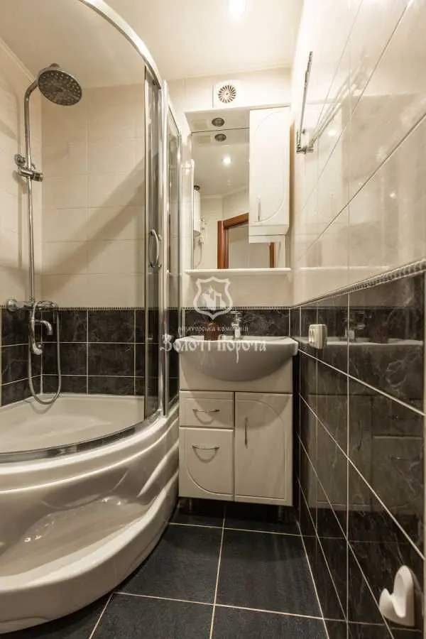 Фото Selling a 1-room apartment, 32 sq.m., Litovskyi Ave (Minskyi Avenue)  Kyiv, price: 39000 USD, code 9391