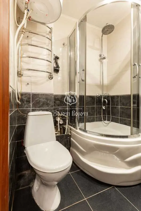 Фото Selling a 1-room apartment, 32 sq.m., Litovskyi Ave (Minskyi Avenue)  Kyiv, price: 39000 USD, code 9391