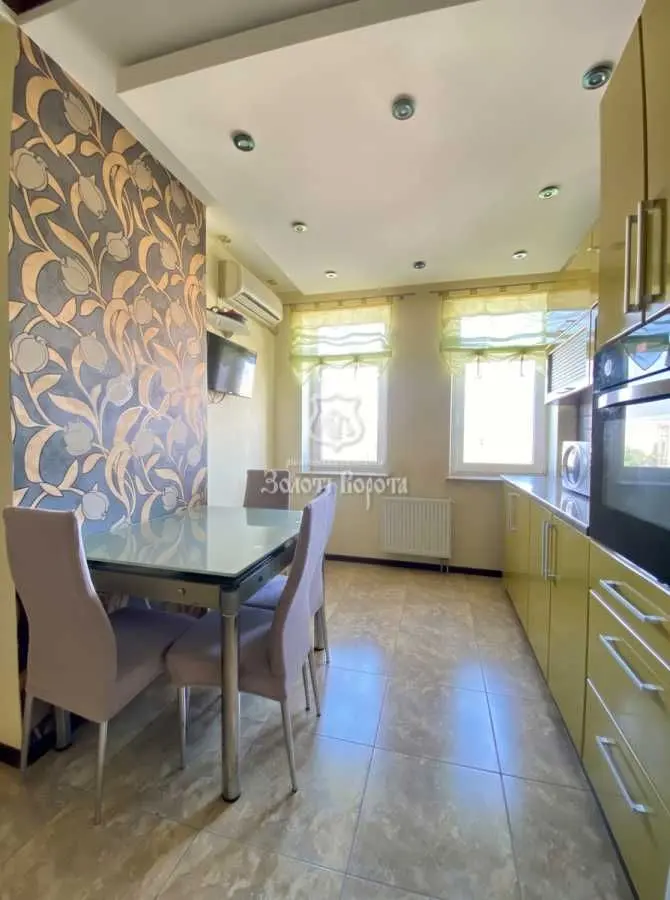 Фото Продаю 3 кімнатну квартиру, 102.6 кв. м, Олександра Мишуги вул. 2 Київ, ціна: 157000 USD, код 9437