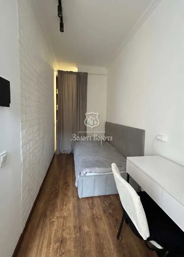 Фото Продаю 3 кімнатну квартиру, 102.6 кв. м, Олександра Мишуги вул. 2 Київ, ціна: 157000 USD, код 9437