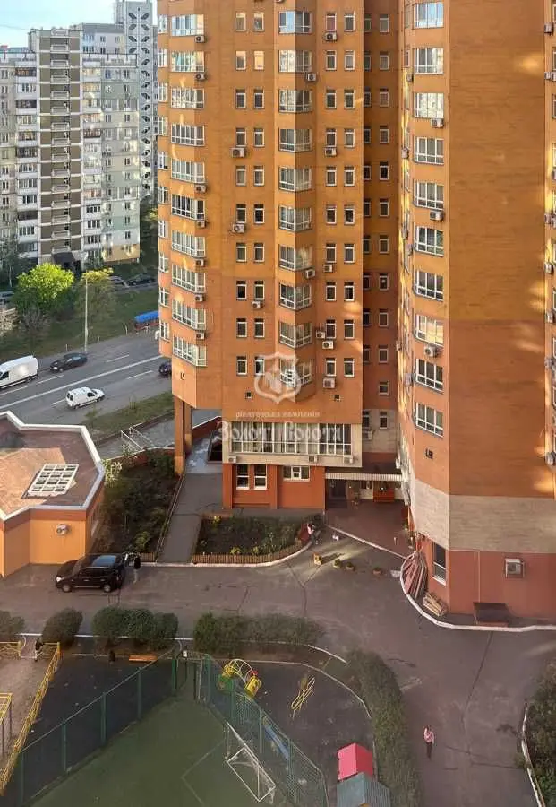 Фото Продаю 3 кімнатну квартиру, 102.6 кв. м, Олександра Мишуги вул. 2 Київ, ціна: 157000 USD, код 9437