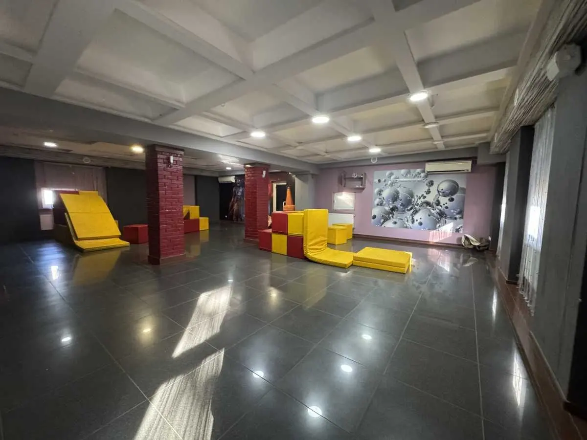 Фото Selling an office, 1432 sq.m., Zalozetskoho Street 70 Chernivtsi, price: 298000 USD, code 9439
