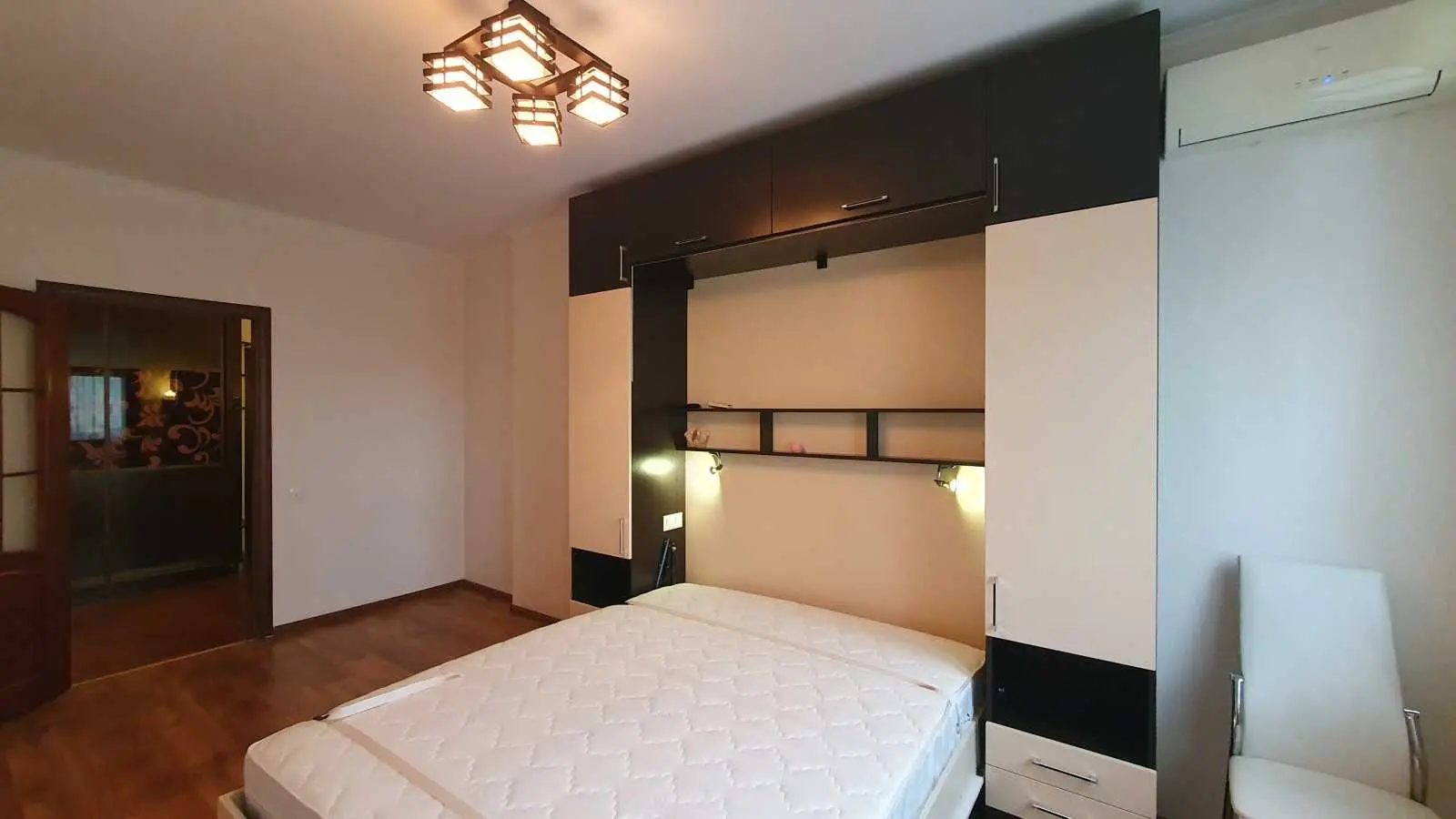 Фото Selling a 2-room apartment, 68 sq.m., Voskresenska Street 14Б Kyiv, price: 125000 USD, code 9447