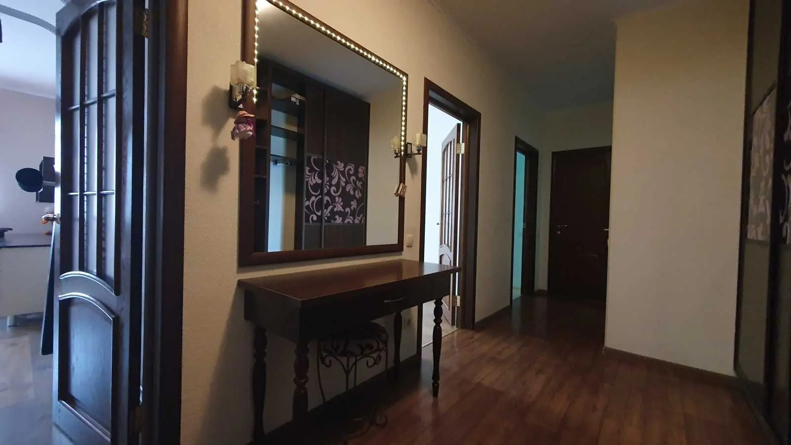 Фото Selling a 2-room apartment, 68 sq.m., Voskresenska Street 14Б Kyiv, price: 125000 USD, code 9447