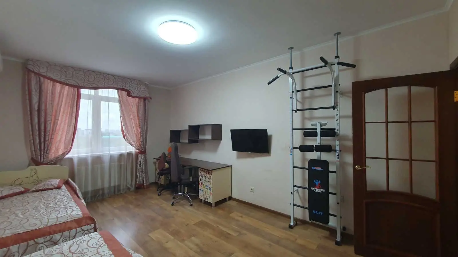Фото Selling a 2-room apartment, 68 sq.m., Voskresenska Street 14Б Kyiv, price: 125000 USD, code 9447