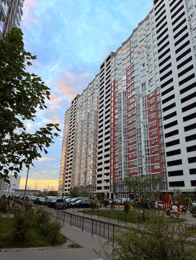 Фото Продаю 1-комнатную квартиру, 46 кв. м, Драгоманова ул. 2а Киев, цена: 70000 $, код 9463