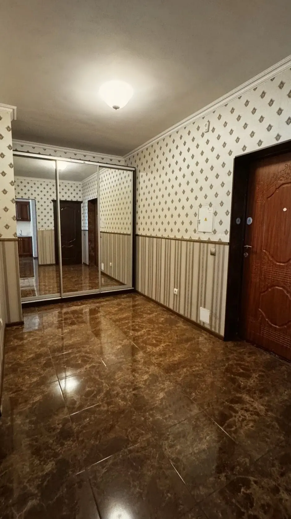 Фото Продаю 1-комнатную квартиру, 46 кв. м, Драгоманова ул. 2а Киев, цена: 70000 $, код 9463